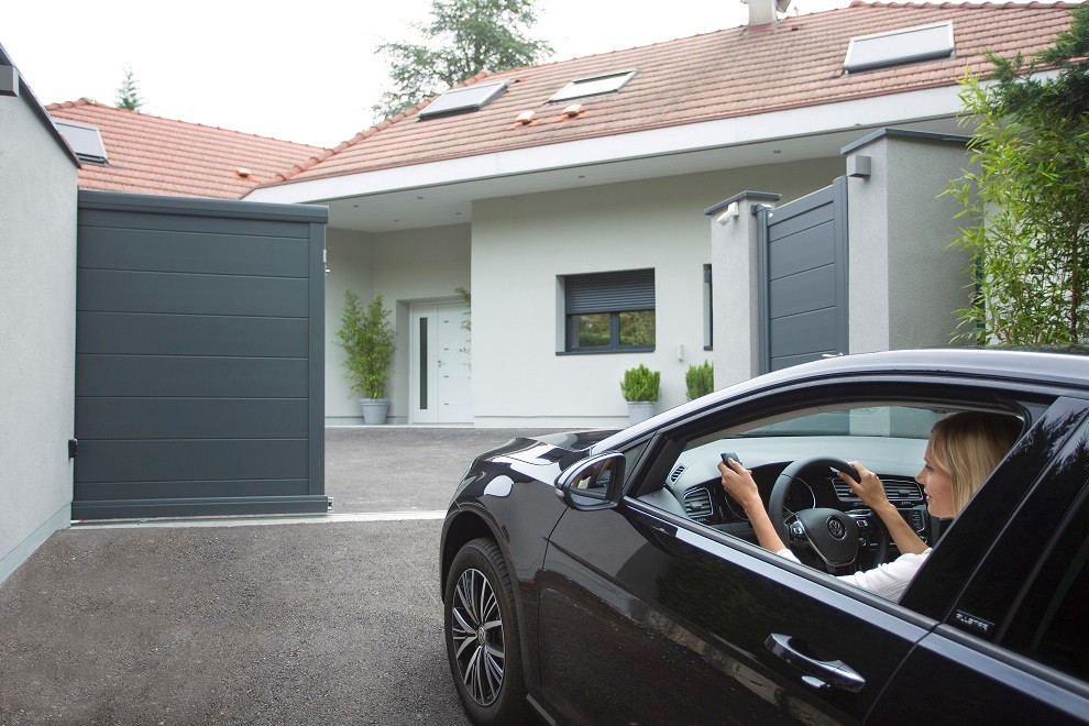 The gate, external sign… of modernity! RF remote control system